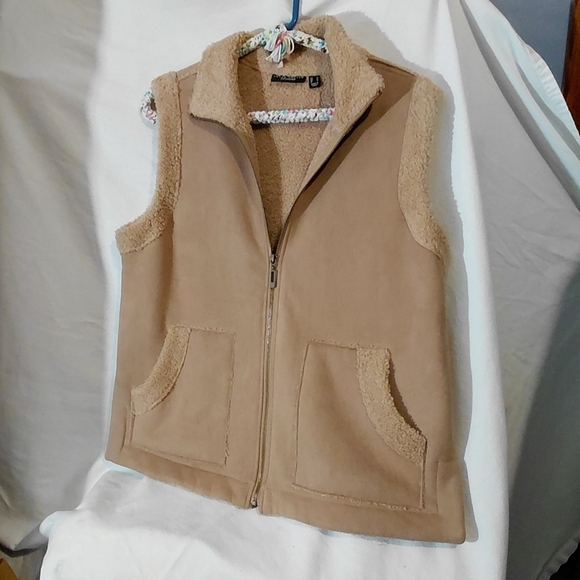 Susan Graver Tan Vest with Sherpa Lining - Picture 2 of 8
